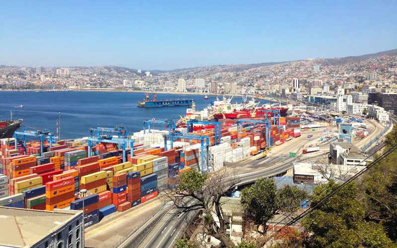 Containers are stacked in a port in Valparaíso, Chile. In 2012, the U.S. exported $22 billion worth of goods to the South American country. (Photo by Alicia Clark/Cronkite News)