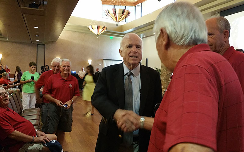 McCain meets with veterans