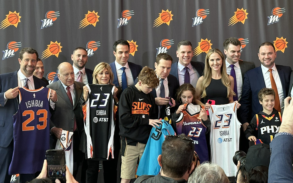 News Suns owner Mat Ishbia poses with a large group, including many family members, after speaking with the media, and said, “This is the dream city, the dream opportunity, the dream organization.” (Photo by David Bernauer/Cronkite News)