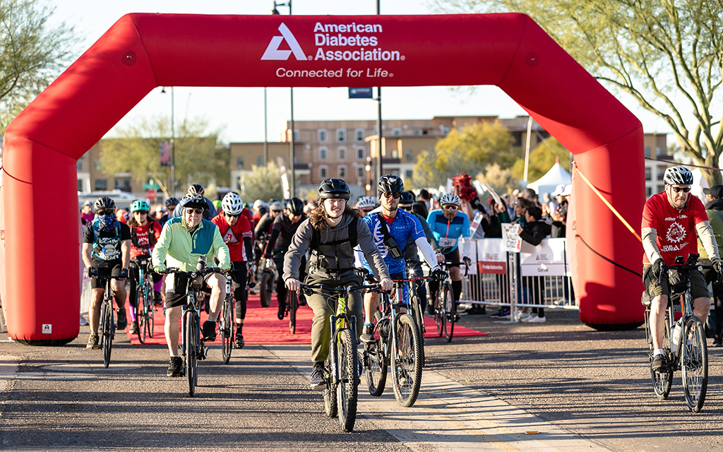 Más de $580,000 fueron recaudados en el Tour de Cure el sábado en Goodyear. Los ciclistas pudieron recorrer 5.6 millas, 23 millas o 56 millas en un circuito que comenzó y terminó en el Goodyear Ballpark. (Foto cortesía de la Asociación Americana de Diabetes)
