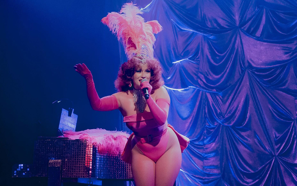Cabaret performer Maud Amour captivates the audience during one of the many shows put on at the popular Madame Arthur Cabaret Club in Paris. (Photo by Savannah Bowie/Special for Cronkite News)