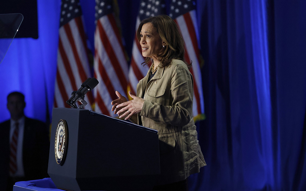 Vice President Kamala Harris introduces her plan for border security to crack down on drug trafficking and decrease migrant numbers during a speech in the border city of Douglas on Sept. 27, 2024. (Photo by Gabriel Garza/Cronkite News)